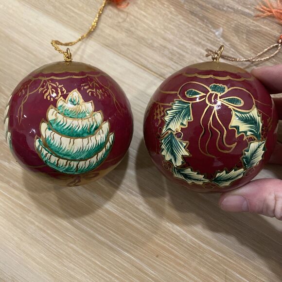 Foreside Company Pair Of Hand-Painted Christmas Ornaments Burgundy W/Gold, Green - Picture 1 of 12